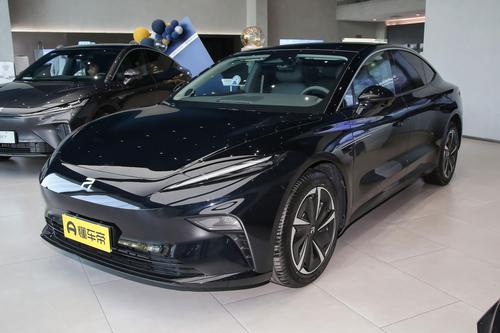 售价18.99万，三联屏布局，轴距3米，6.7秒破百，带你看飞凡F7