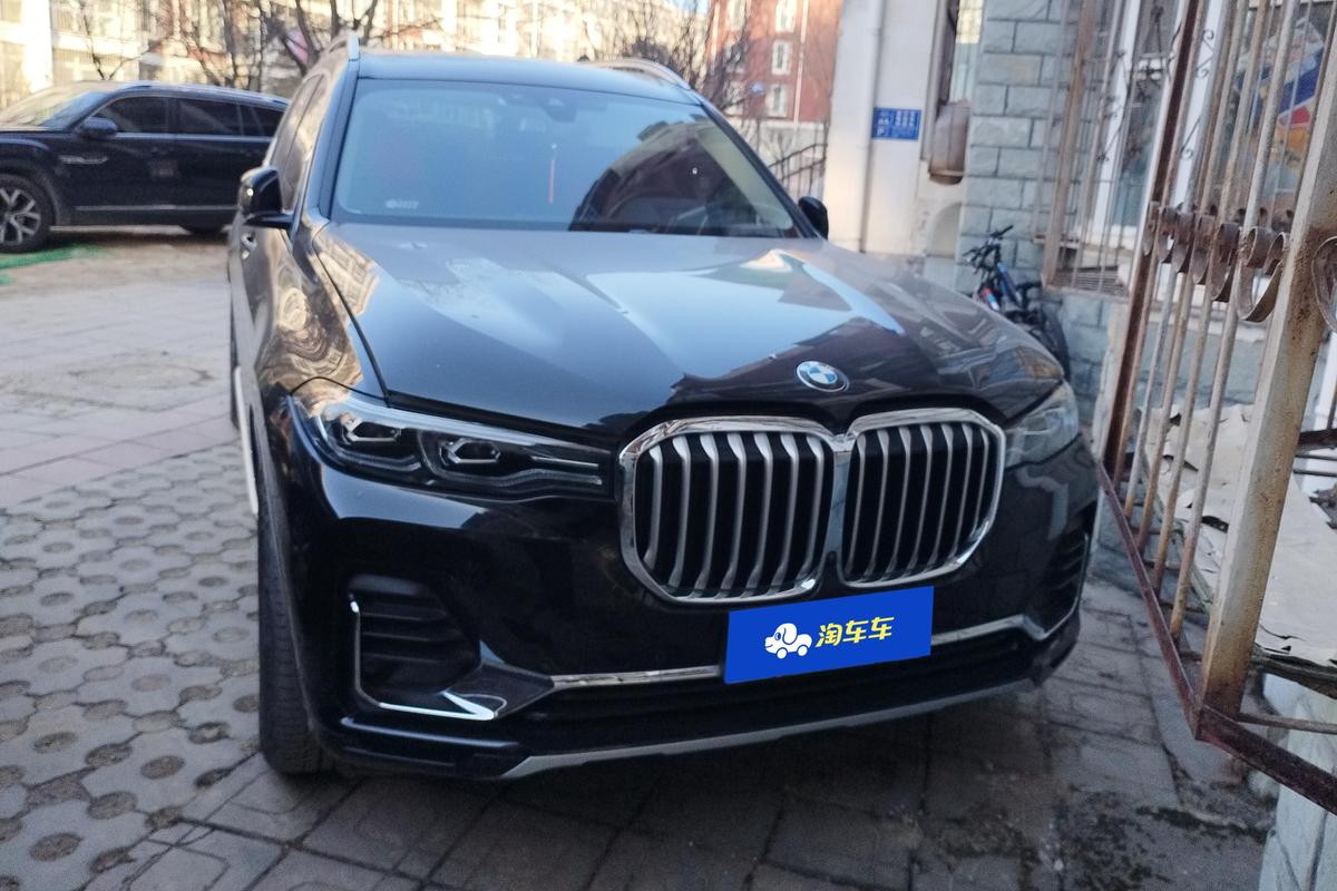 二手宝马X7 2022款 xDrive40i 领先型豪华套装图片3