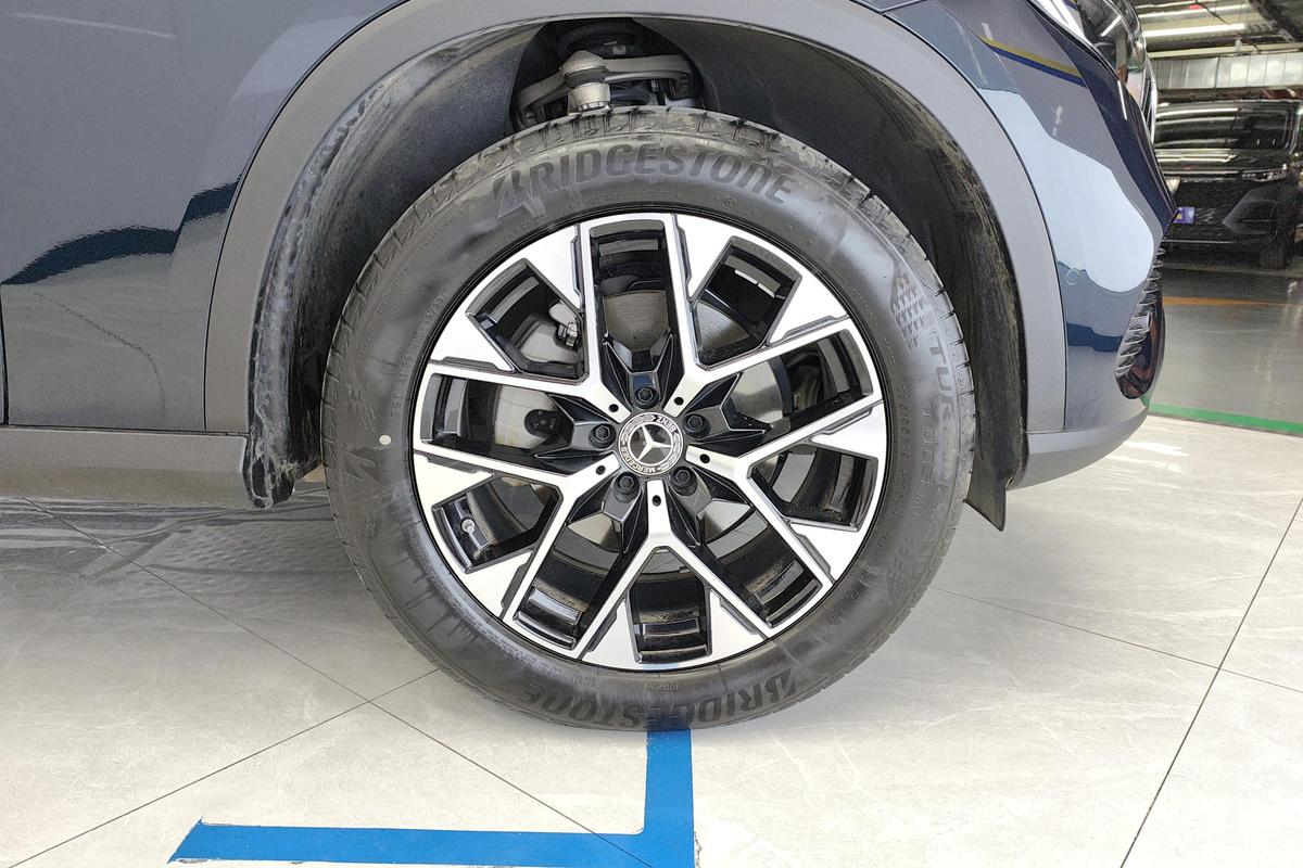 二手奔驰GLC 2023款 GLC 260 L 4MATIC 动感型 5座图片5