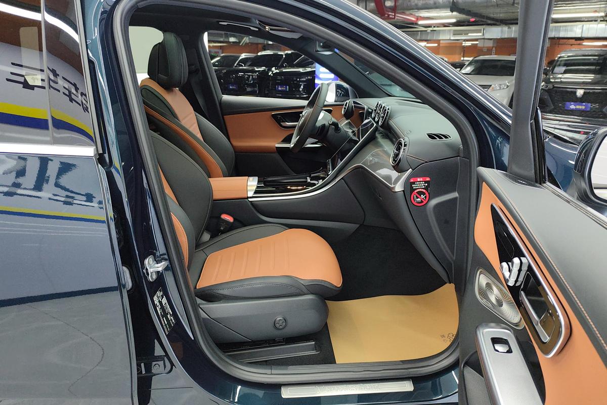 二手奔驰GLC 2023款 GLC 260 L 4MATIC 动感型 5座图片6