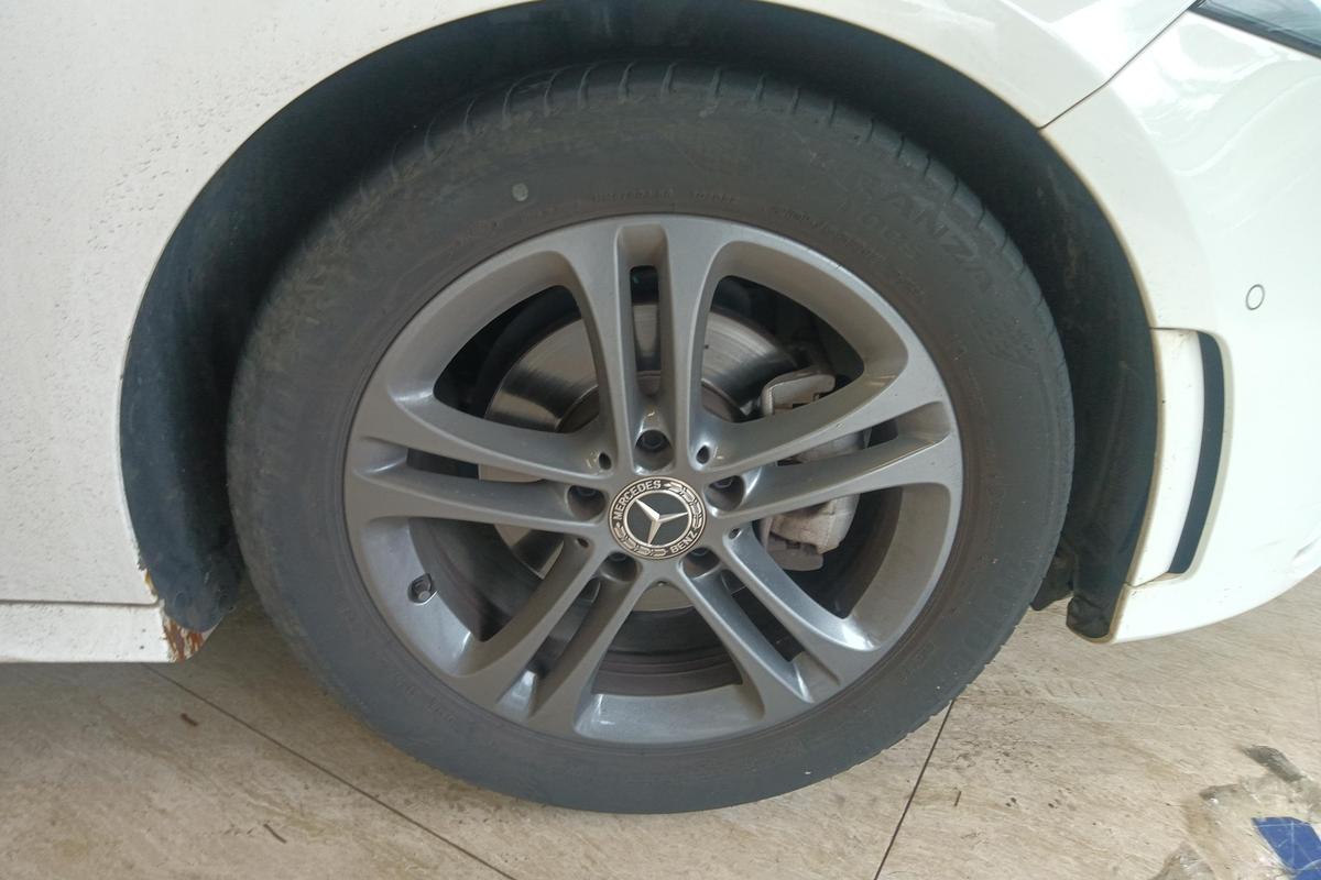 二手奔驰A级 2021款 改款 A 180 L 运动轿车图片5