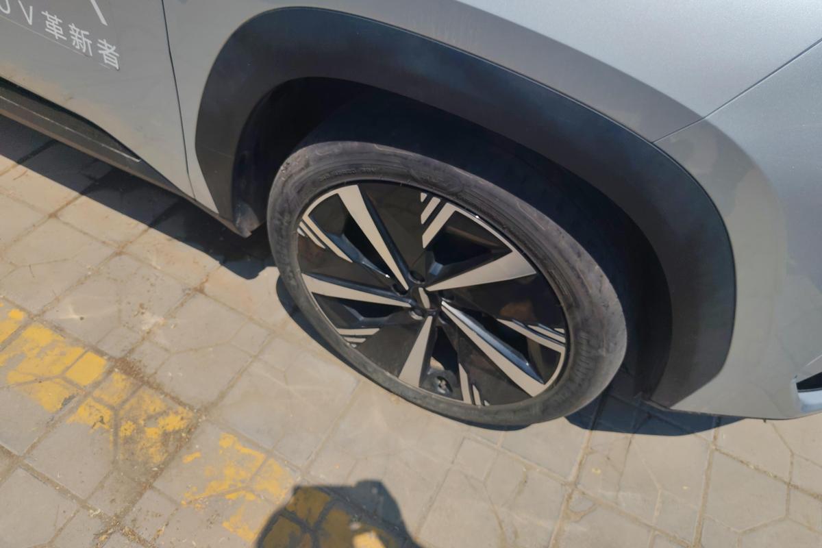 二手博越L 2023款 2.0TD DCT旗舰型图片5