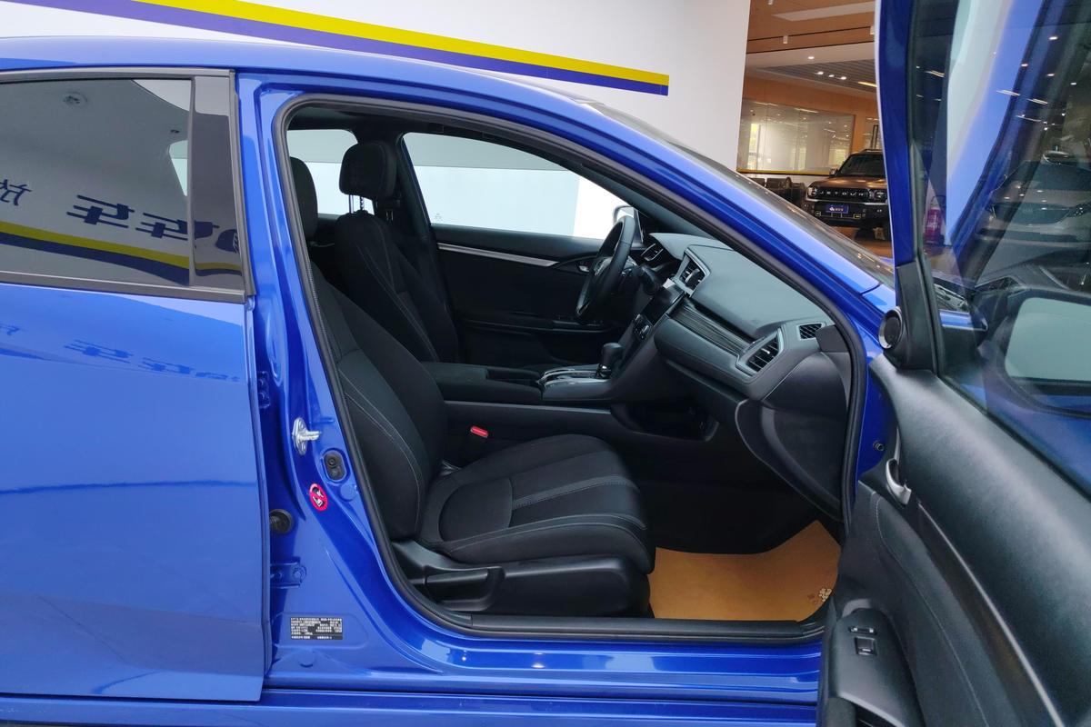 二手思域 2020款 HATCHBACK 220TURBO CVT潮酷控图片6