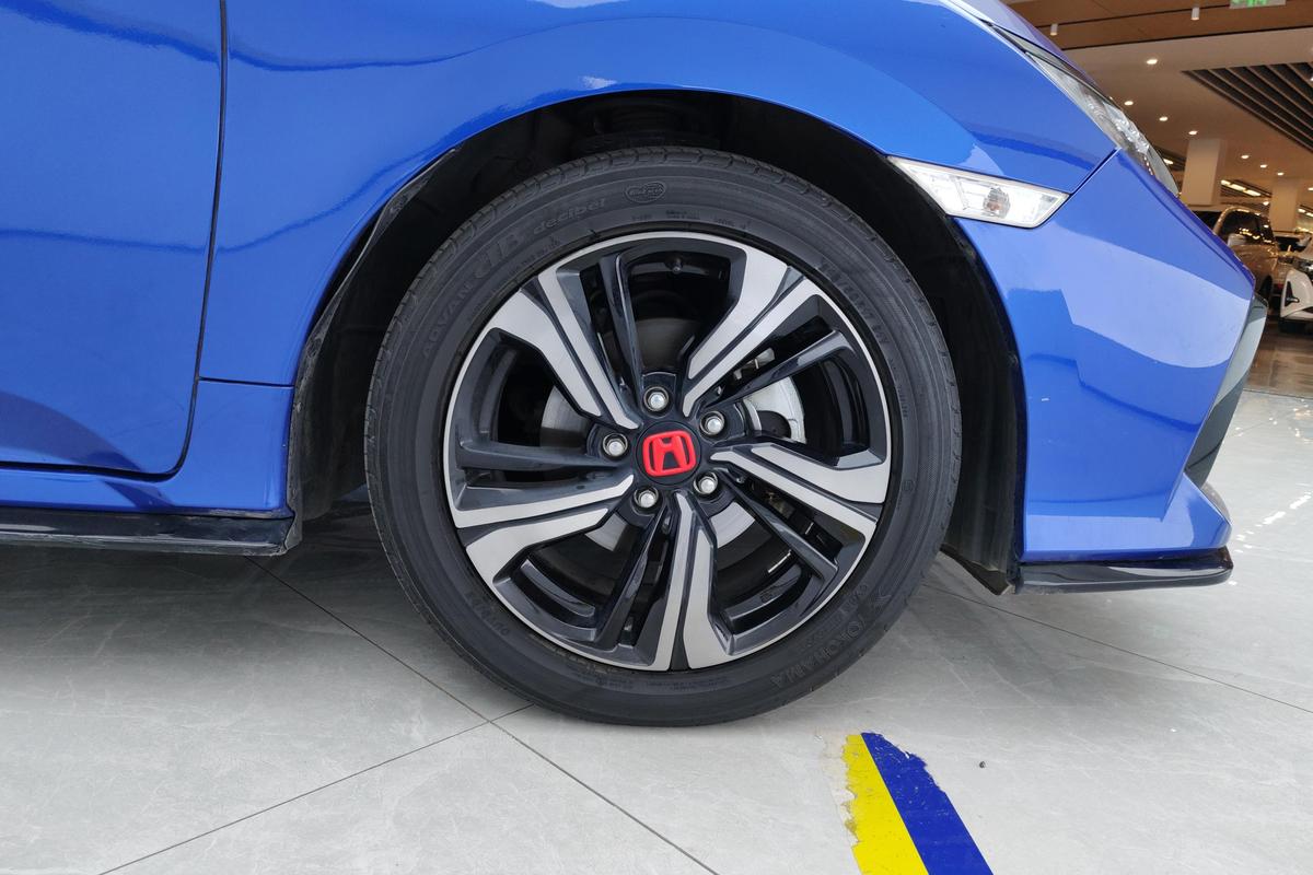 二手思域 2020款 HATCHBACK 220TURBO CVT潮酷控图片5