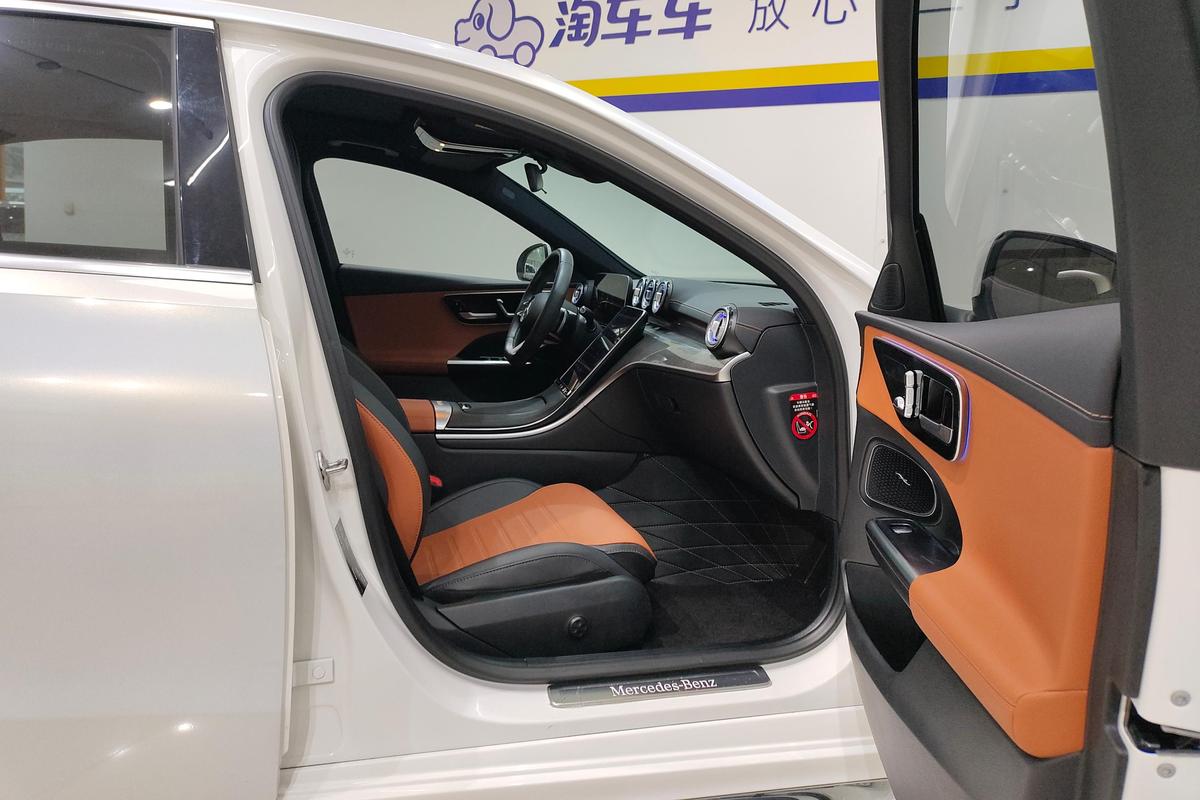二手奔驰C级 2023款 二次改款 C 260 L 运动版图片6