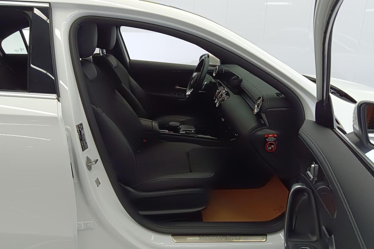 二手奔驰A级 2022款 二次改款 A 200 L 运动轿车时尚版图片6