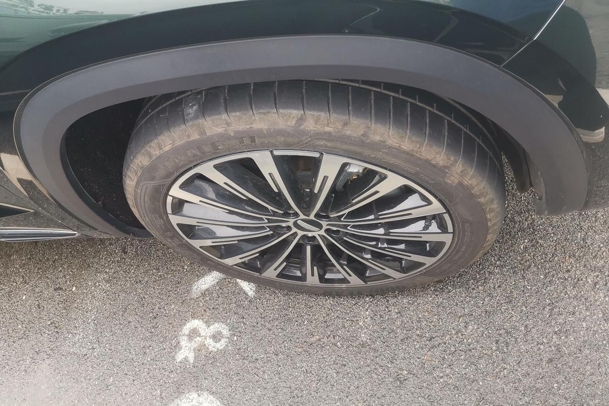 二手星越L 2025款 2.0TD 高功自动四驱东方曜望月版图片5