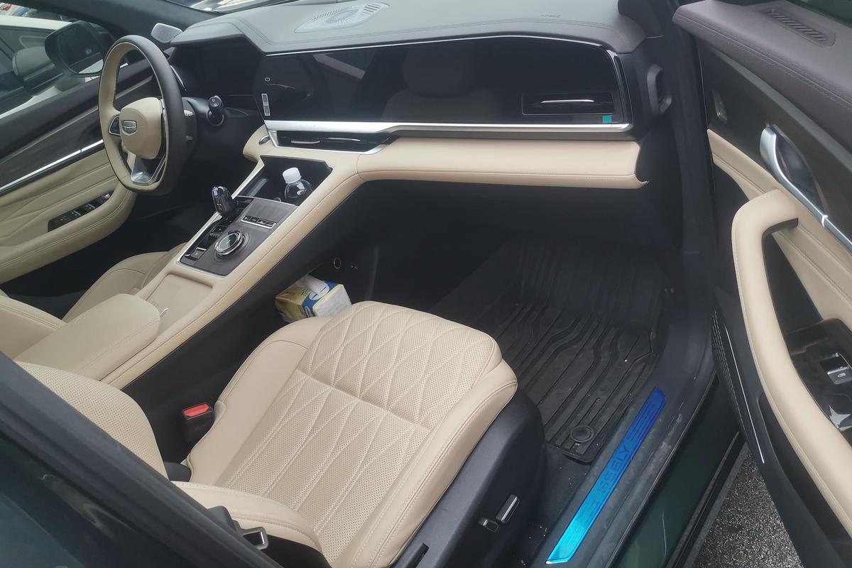 二手星越L 2025款 2.0TD 高功自动四驱东方曜望月版图片6