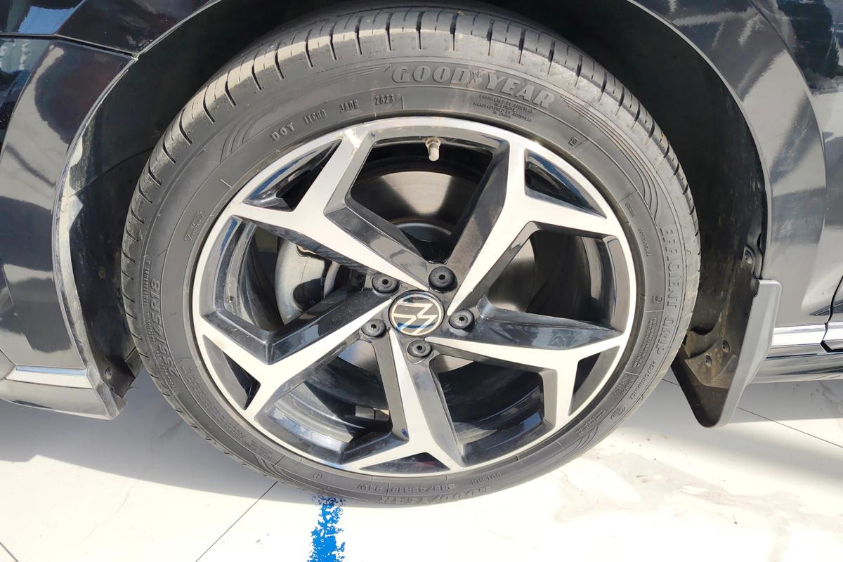 二手迈腾 2023款 200万辆纪念版 330TSI DSG豪华型图片5