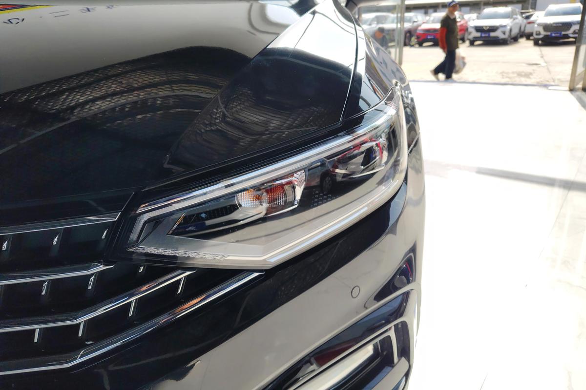 二手迈腾 2023款 200万辆纪念版 330TSI DSG豪华型图片2