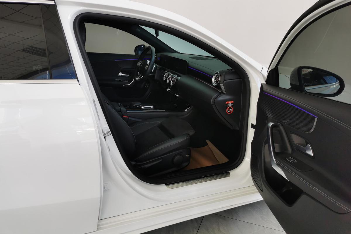 二手奔驰A级 2022款 二次改款 A 200 L 运动轿车时尚版图片6