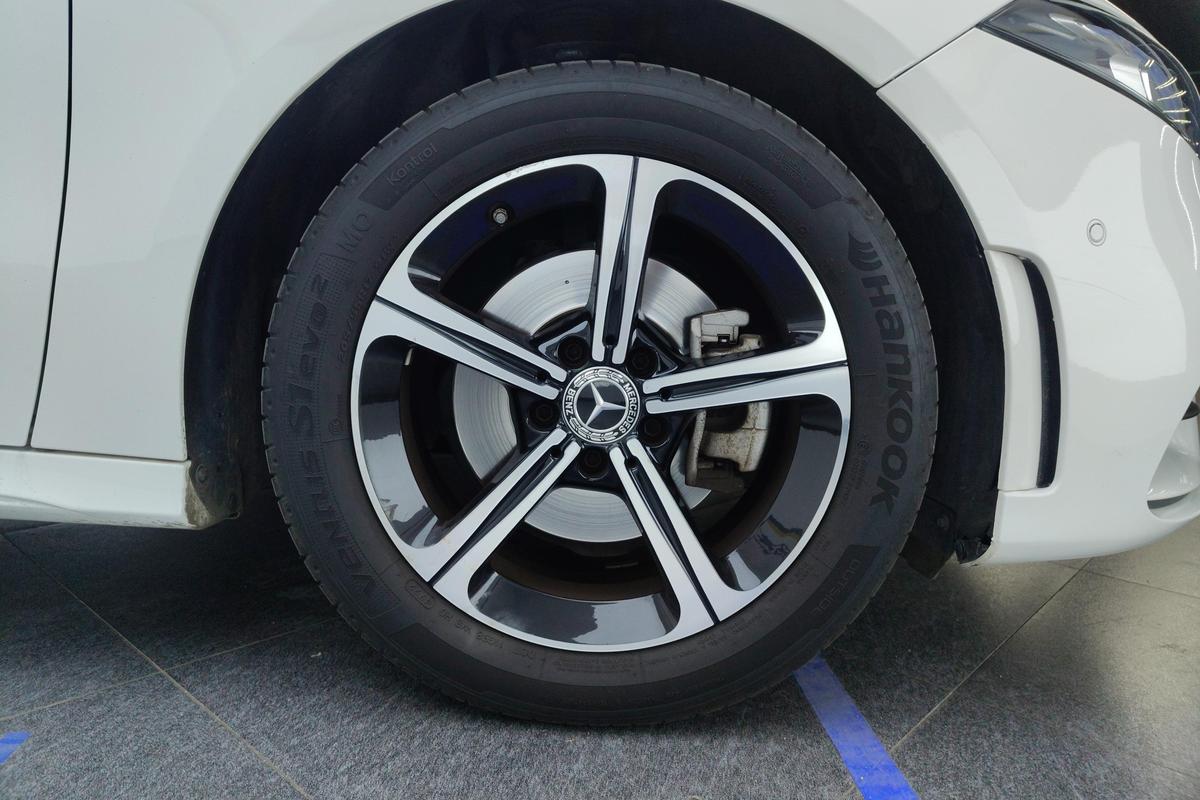 二手奔驰A级 2022款 二次改款 A 200 L 运动轿车时尚版图片5