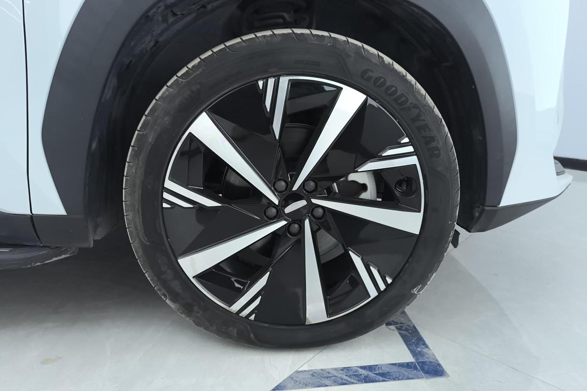 二手博越L 2023款 2.0TD DCT旗舰型图片5