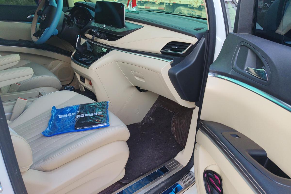 二手别克GL8 2022款 改款 陆上公务舱 652T 豪华型图片6