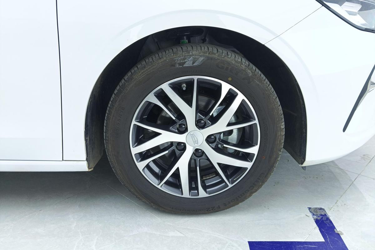 二手帝豪 2025款 第4代 1.5L CVT龙腾版图片5