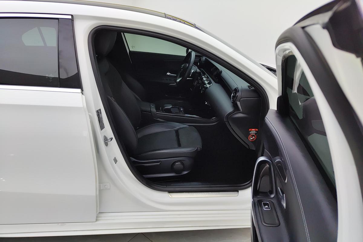 二手奔驰A级 2019款 A 180 L 运动轿车图片6