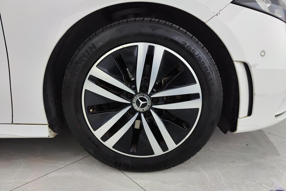 二手奔驰A级 2019款 A 180 L 运动轿车图片5