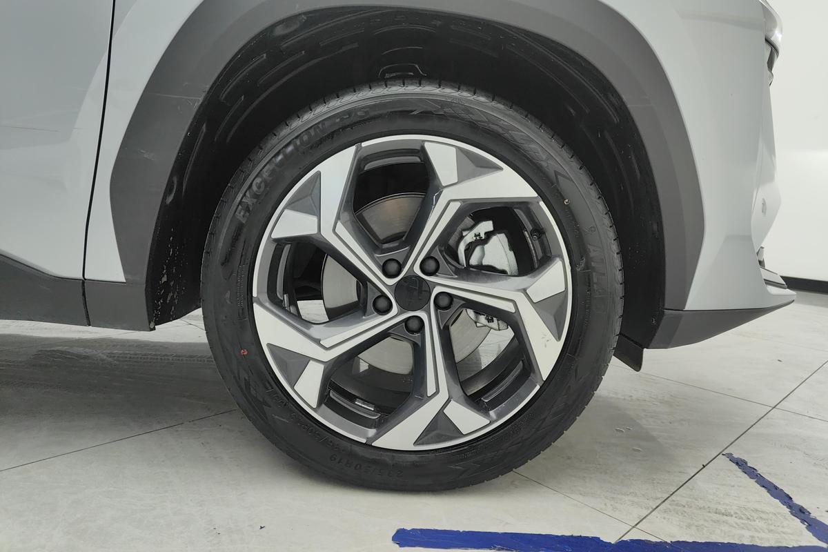 二手博越L 2023款 1.5TD DCT尊贵型图片5