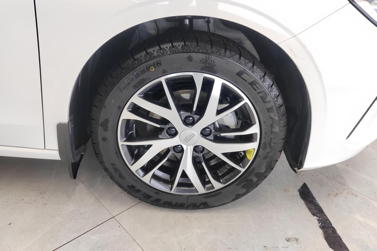 二手帝豪 2025款 第4代 1.5L CVT龙腾版图片5