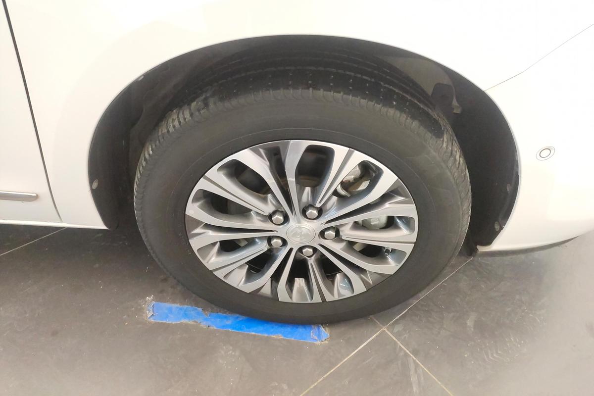 二手别克GL8 2022款 陆上公务舱 652T 尊贵型图片5