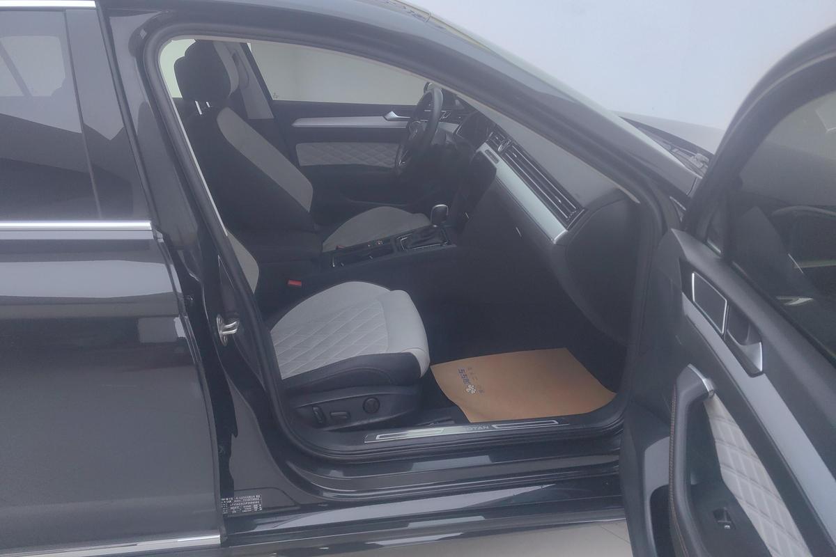 二手迈腾 2023款 200万辆纪念版 330TSI DSG豪华型图片6