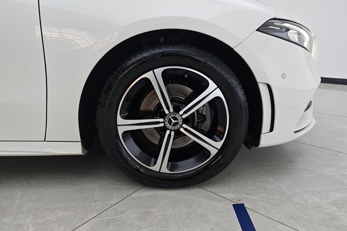 二手奔驰A级 2022款 A 200 L 运动轿车时尚版图片5