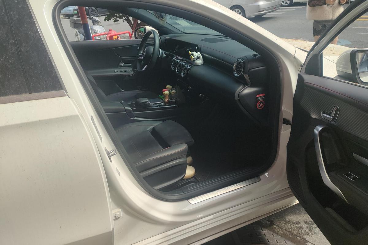 二手奔驰A级 2024款 A 200 L 时尚版图片6