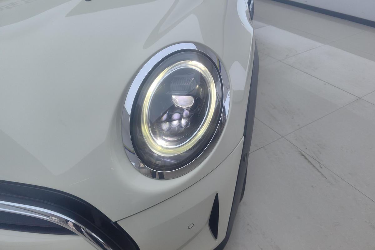 二手MINI 2022款 改款 1.5T COOPER 艺术家 五门版图片2