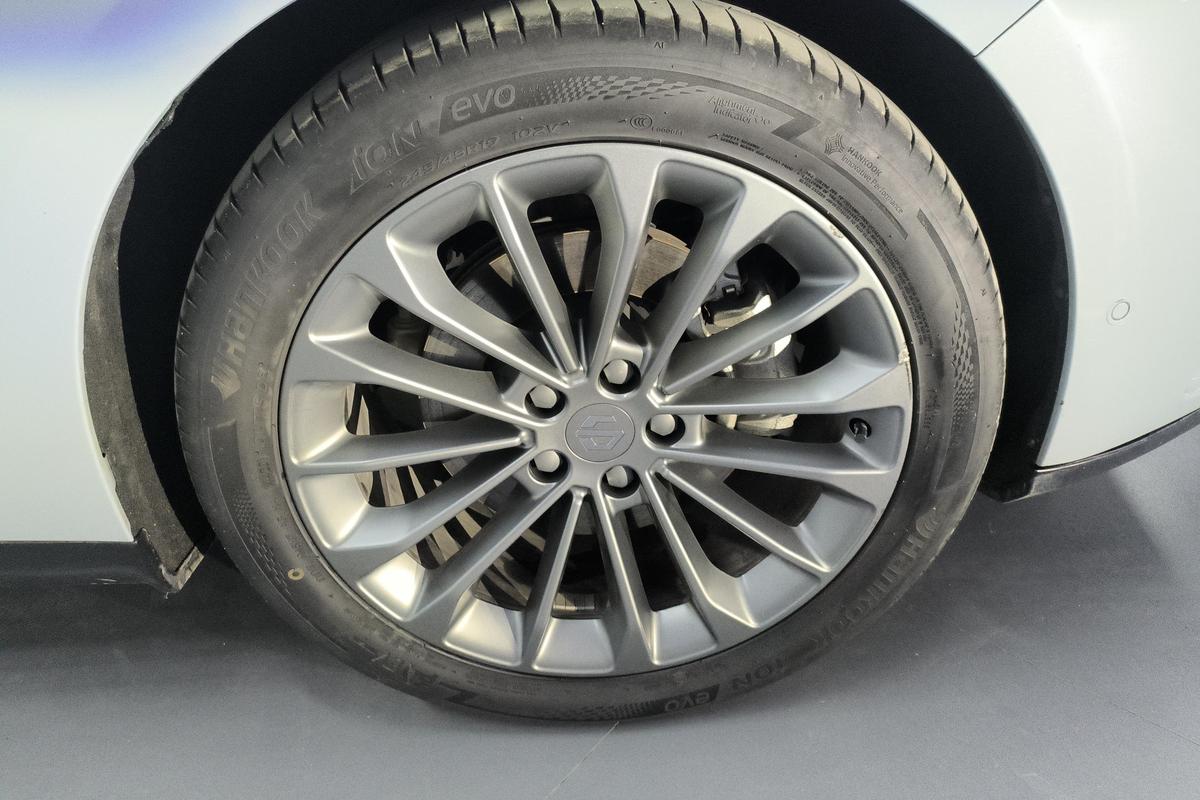 二手零跑C01 2024款 增程式 316尊享版图片5