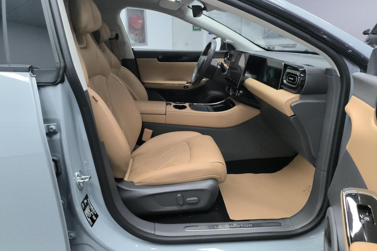 二手零跑C01 2024款 增程式 316尊享版图片6