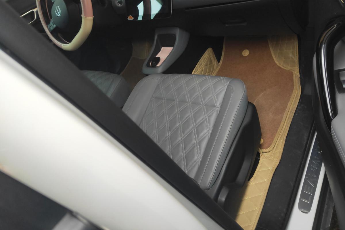 二手零跑T03 2021款 400 豪华Pro版图片6