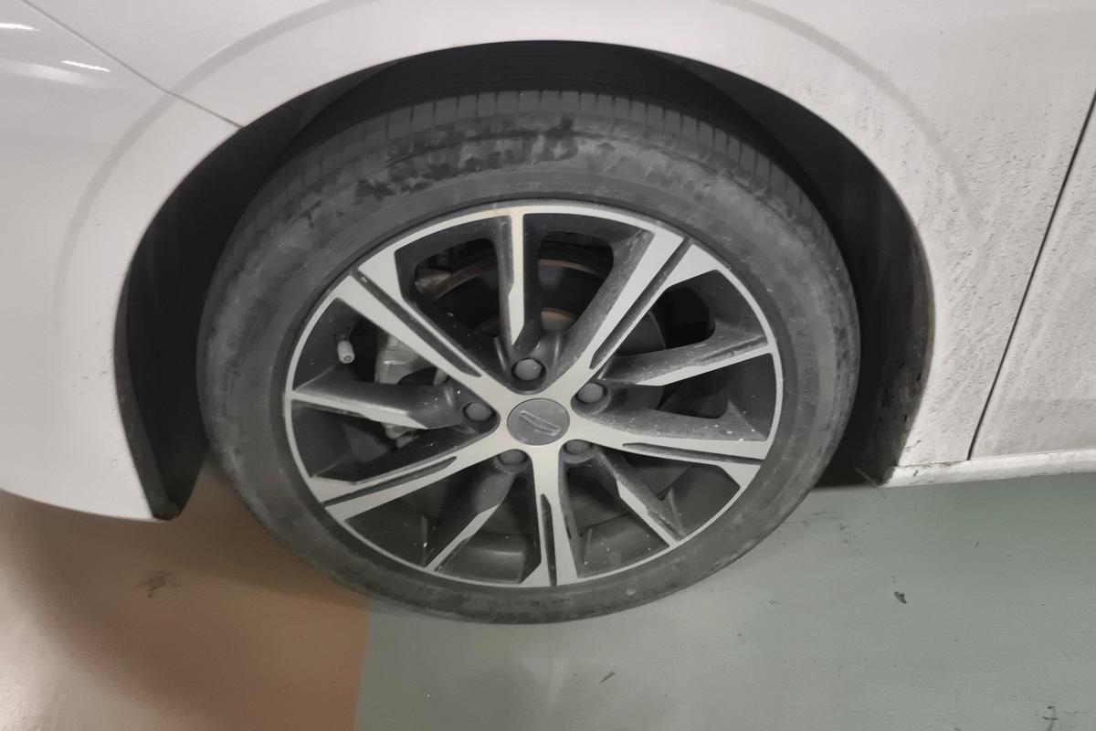 二手帝豪 2022款 第4代 1.5L CVT尊贵型图片5