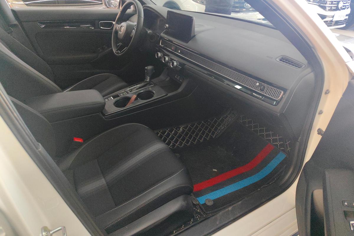 二手思域 2023款 HATCHBACK 240TURBO CVT极锐版图片6