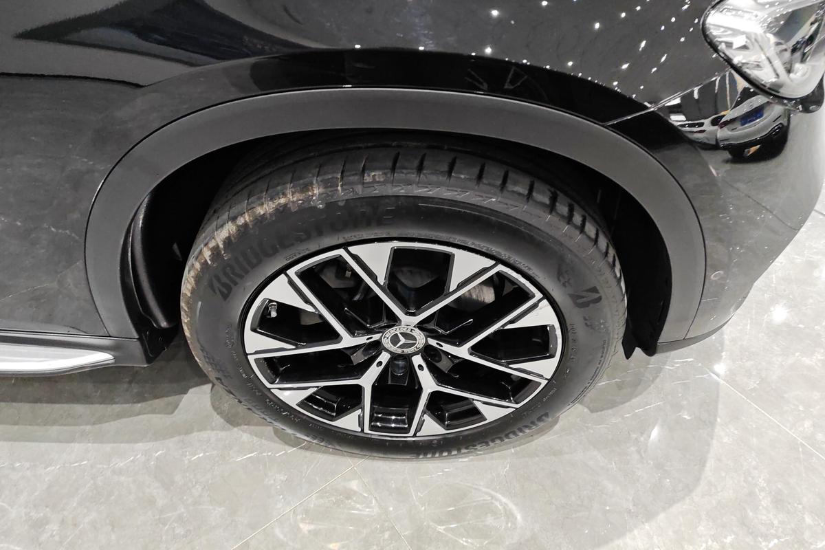 二手奔驰GLC 2024款 GLC 260 L 4MATIC 动感型 7座图片5