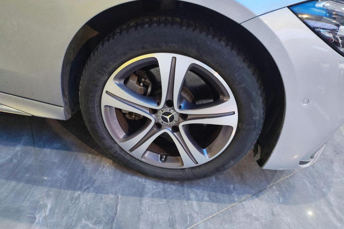 二手奔驰C级 2022款 改款 C 200 L 运动版图片5