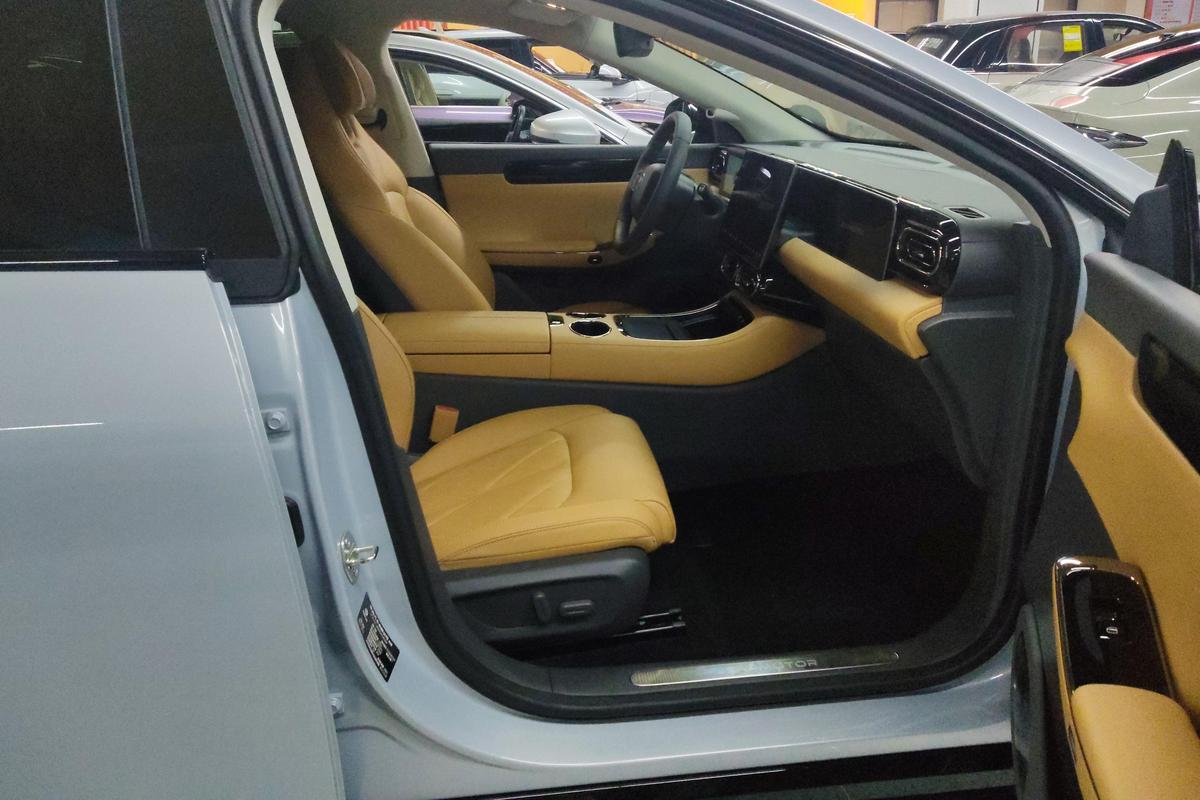 二手零跑C01 2024款 增程式 316尊享版图片6