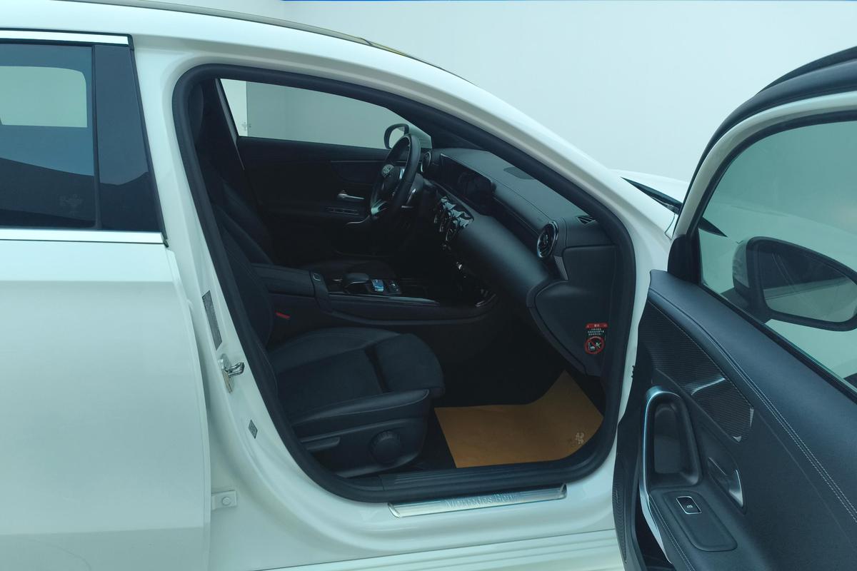 二手奔驰A级 2019款 A 180 L 运动轿车图片6