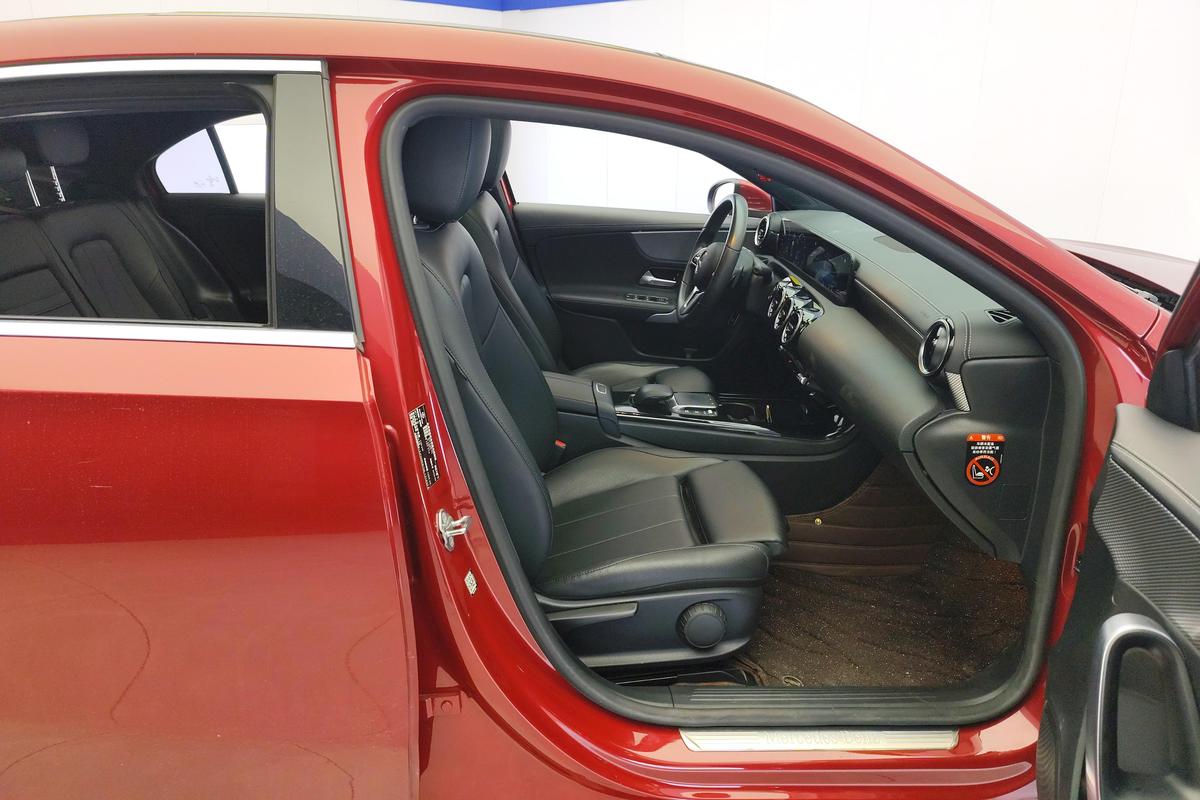 二手奔驰A级 2020款 二次改款 A 180 L 运动轿车图片6