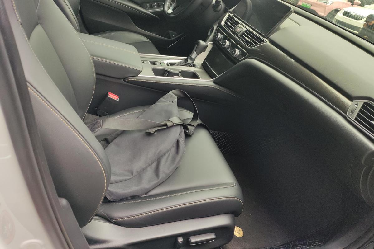 二手雅阁 2022款 260TURBO 幻夜·尊贵版图片6