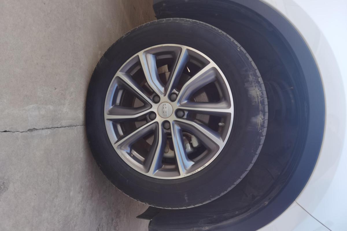 二手博越 2018款 1.8TD 自动两驱智联型4G互联版图片5