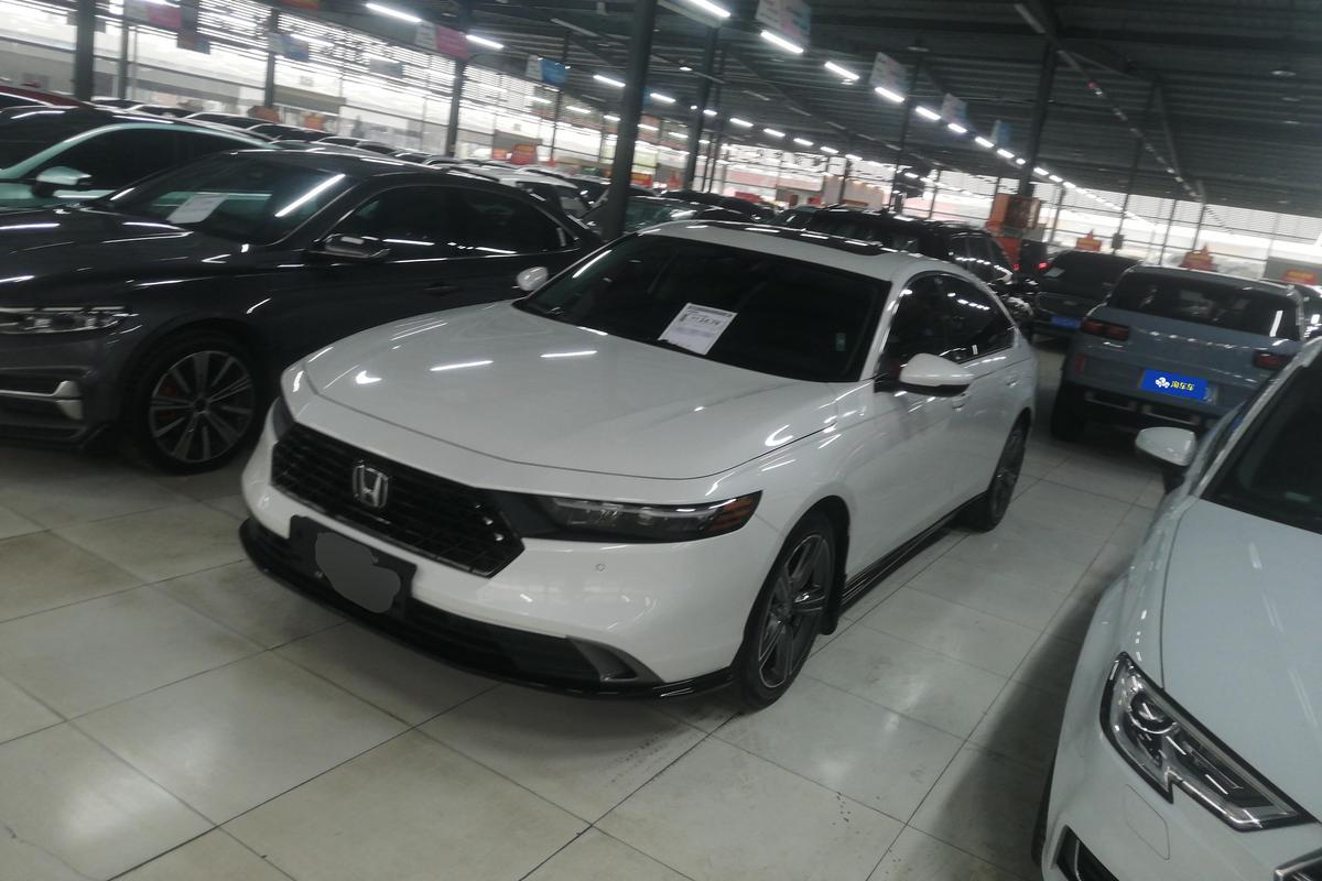 二手雅阁 2024款 锐·T动 260TURBO 尊贵版图片1