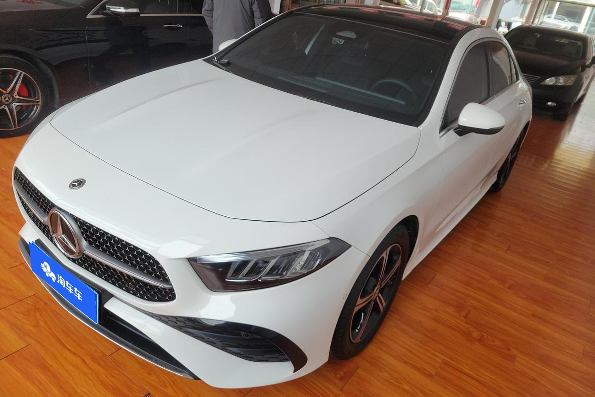 二手奔驰A级 2023款 A 200 L 运动轿车时尚版图片1