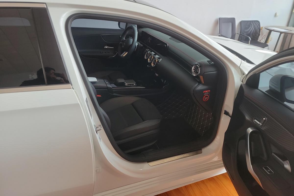 二手奔驰A级 2023款 A 200 L 运动轿车时尚版图片6