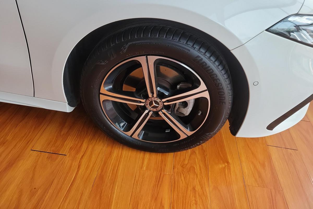 二手奔驰A级 2023款 A 200 L 运动轿车时尚版图片5