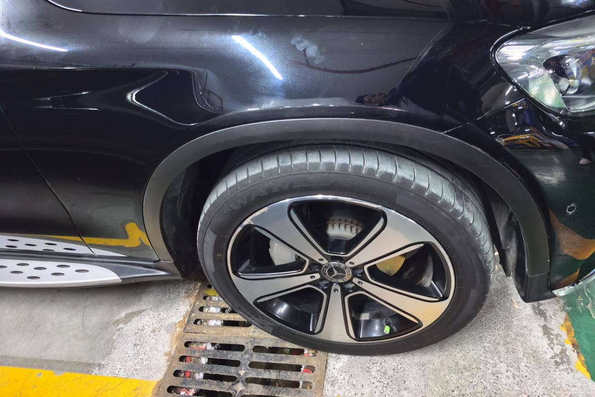 二手奔驰GLC 2019款 改款 GLC 300 L 4MATIC 动感型图片5