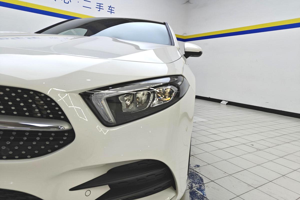 二手奔驰A级 2022款 二次改款 A 200 L 运动轿车时尚版图片2