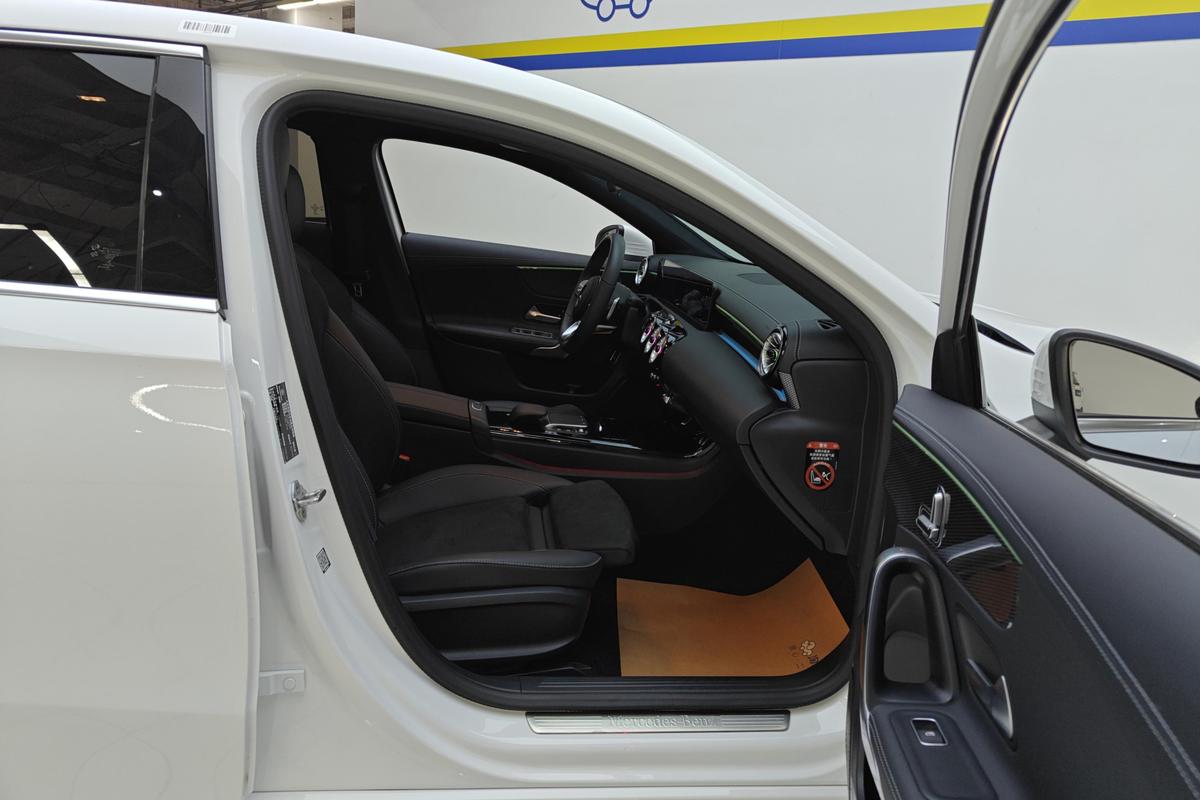 二手奔驰A级 2022款 二次改款 A 200 L 运动轿车时尚版图片6