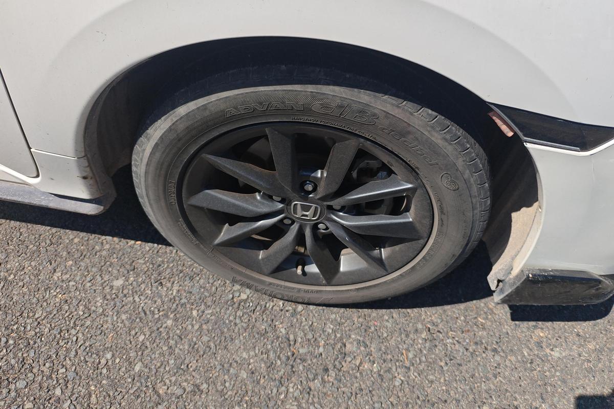 二手思域 2020款 HATCHBACK 220TURBO CVT新锐控图片5