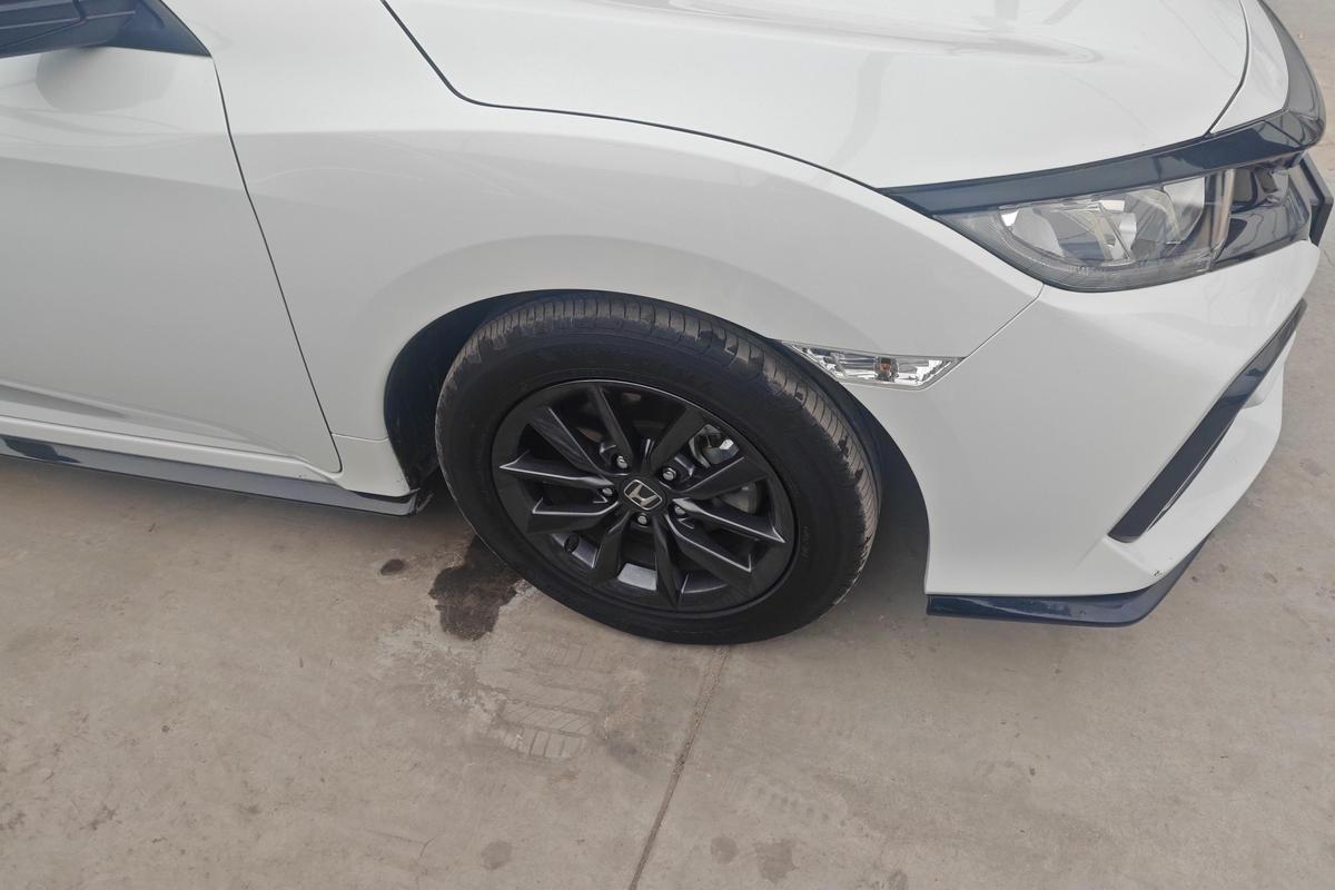 二手思域 2020款 HATCHBACK 220TURBO CVT新锐控图片5