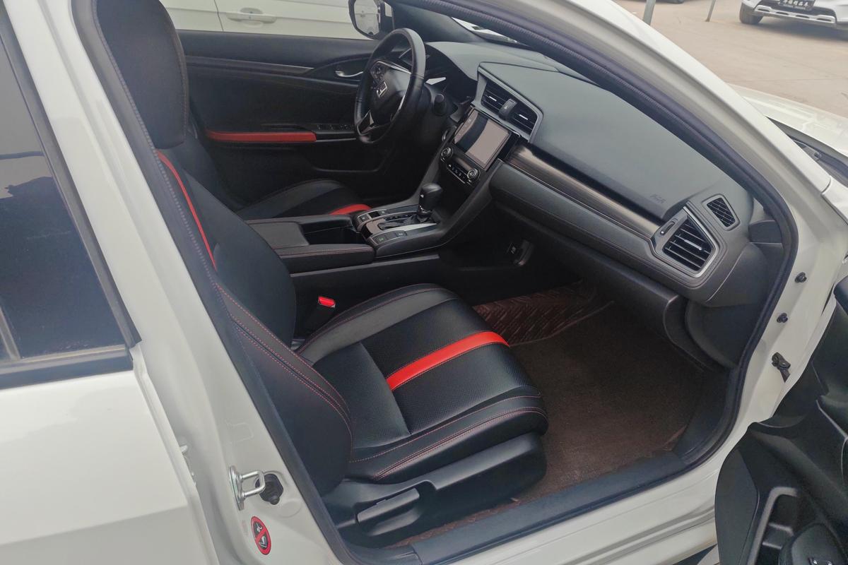 二手思域 2020款 HATCHBACK 220TURBO CVT新锐控图片6